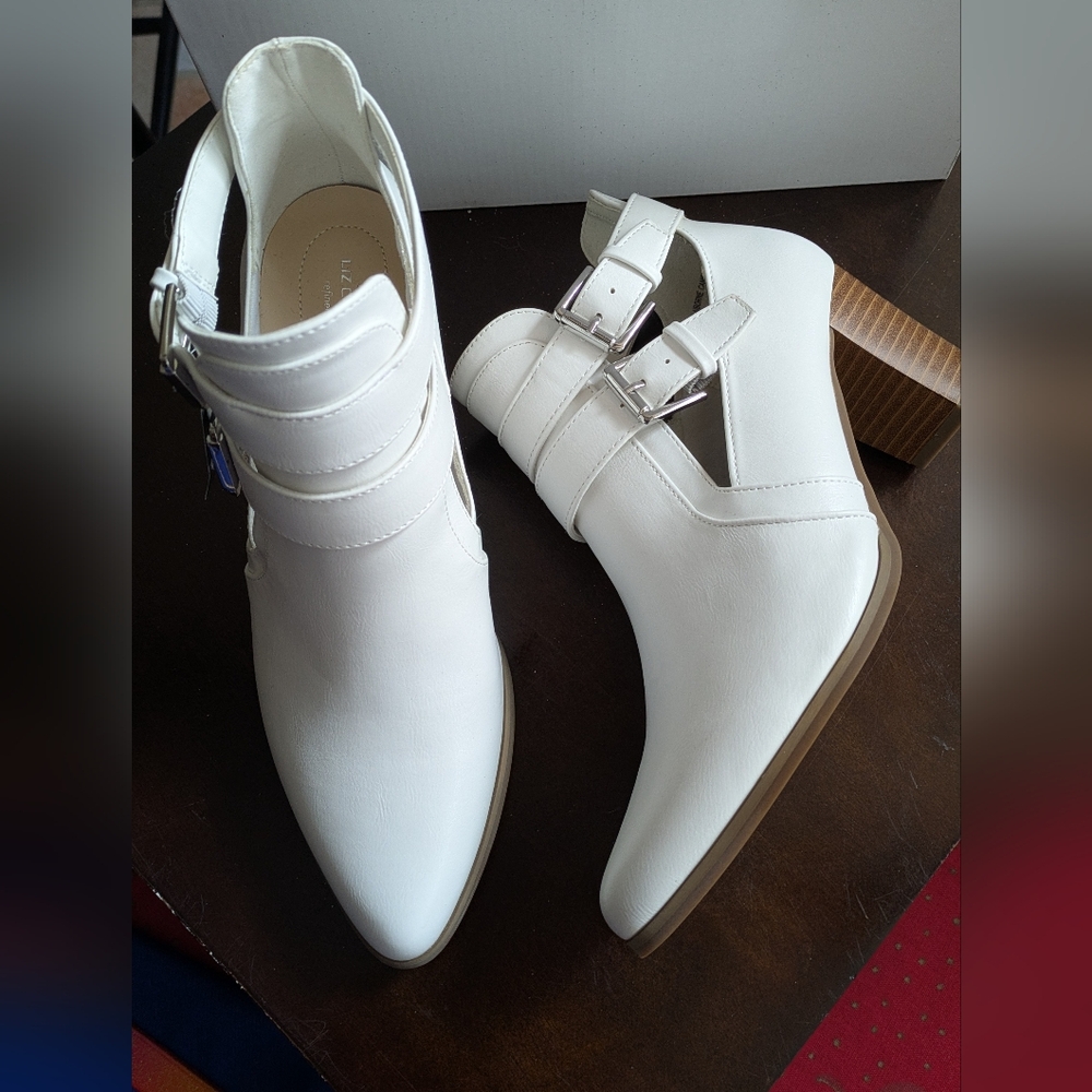 NWT Liz Claiborne White Heeled Ankle Boots with Double Buckles. Size 7.5 - Picture 5 of 11